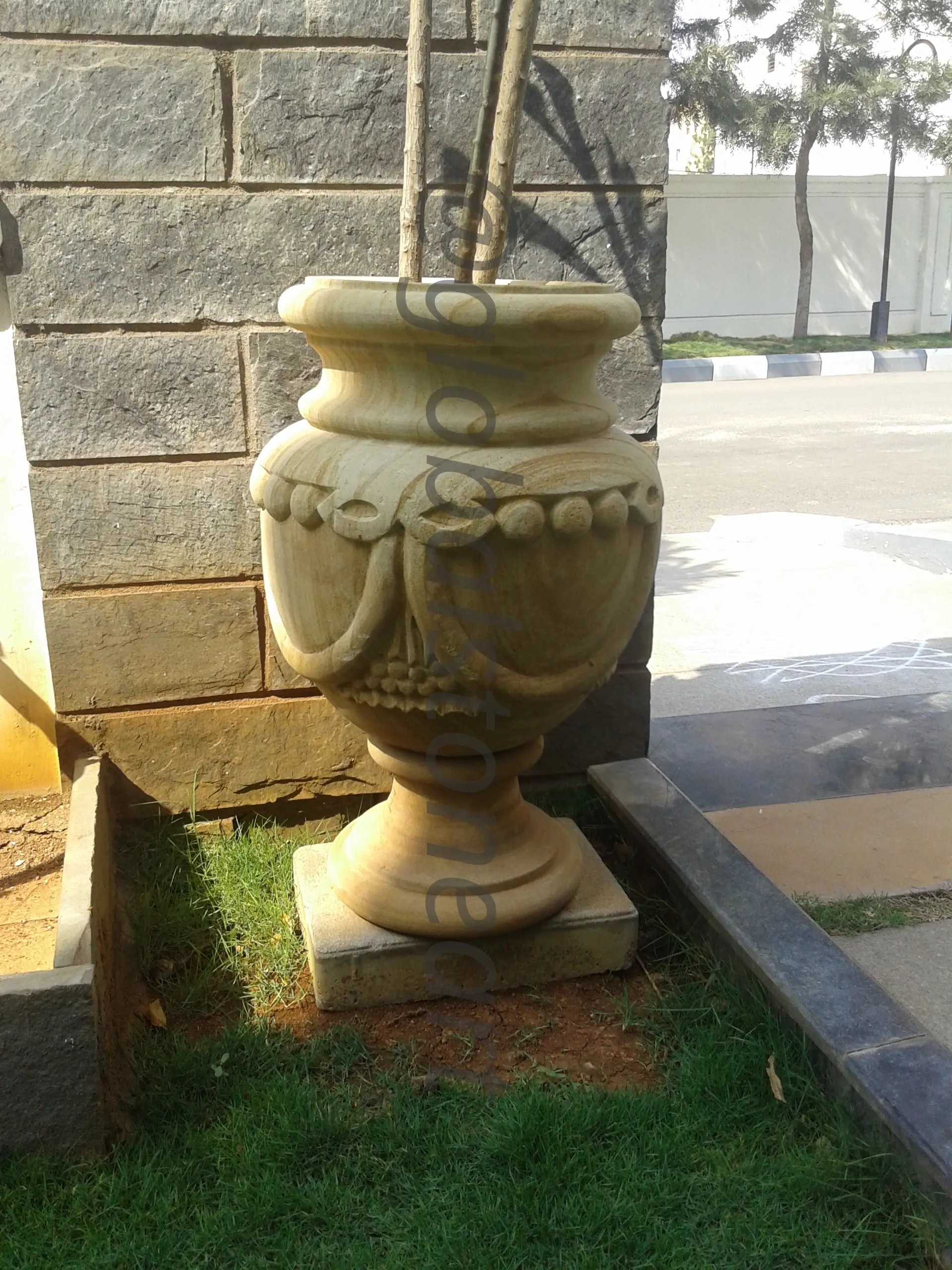 Classic Garland Sandstone Urn Planter for Driveway
