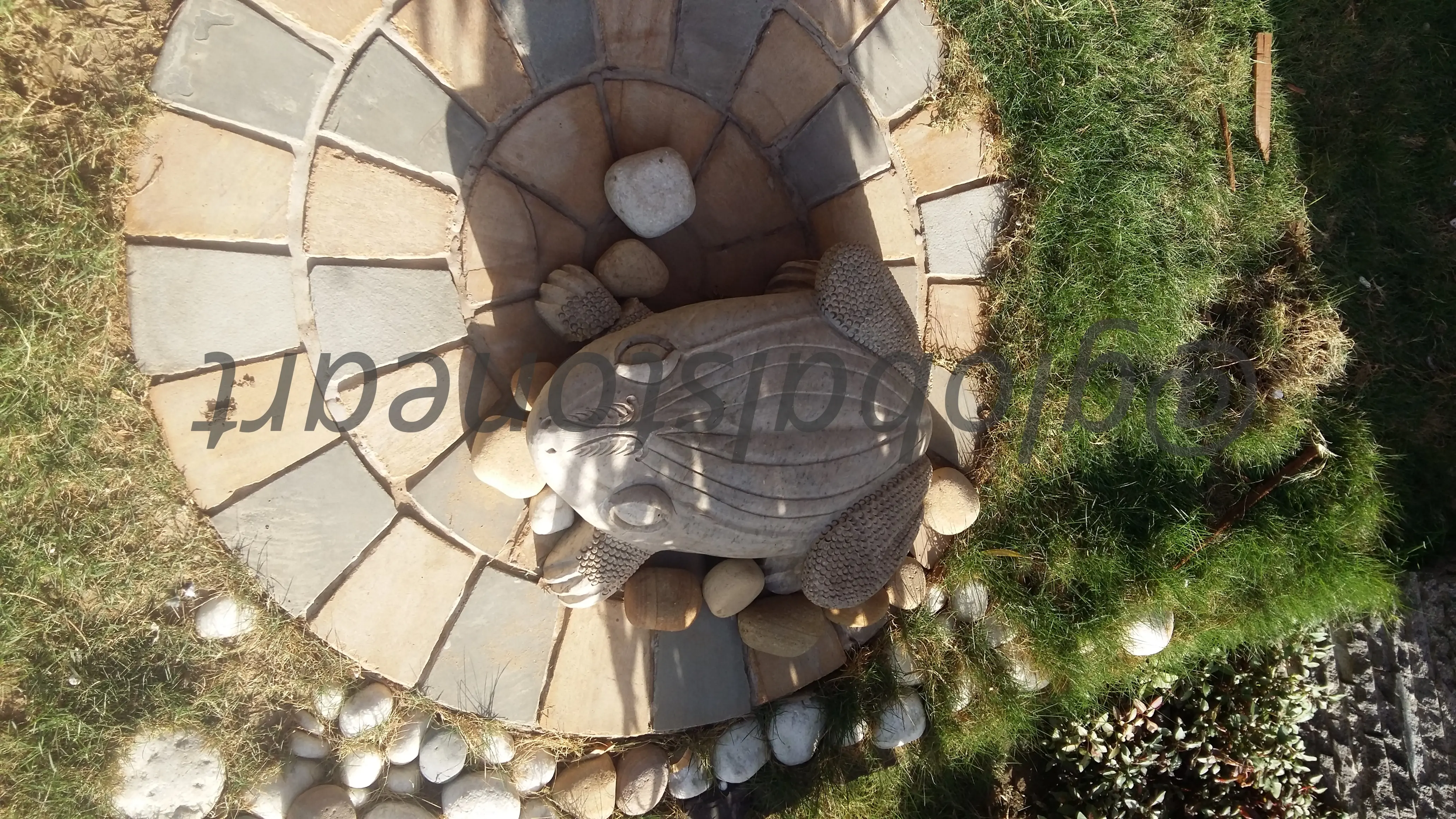 Stone Pebble Wishing Well Garden Feature with Frog