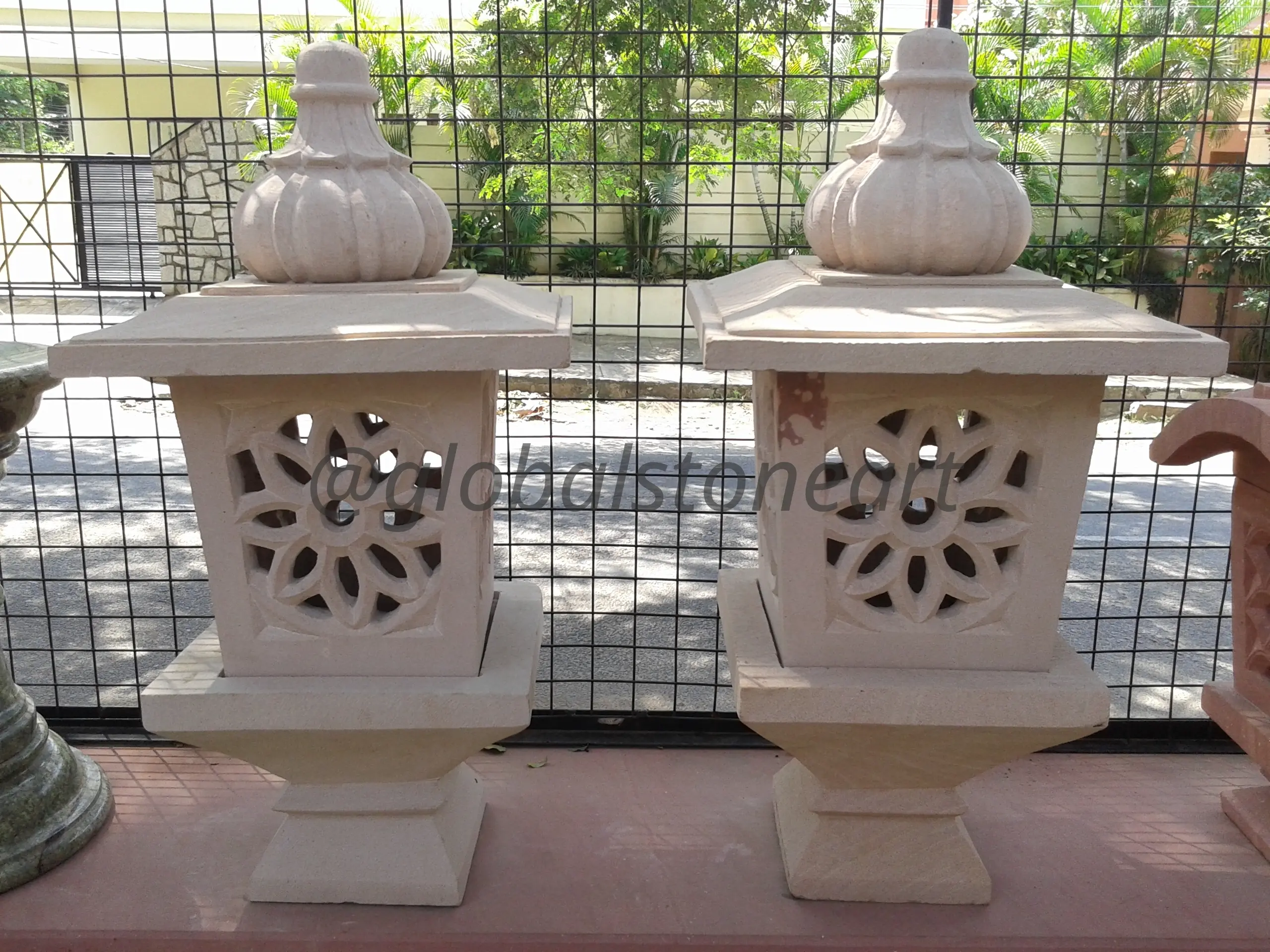 White Marble Floral Lattice Lantern Lamps with Lotus Finial