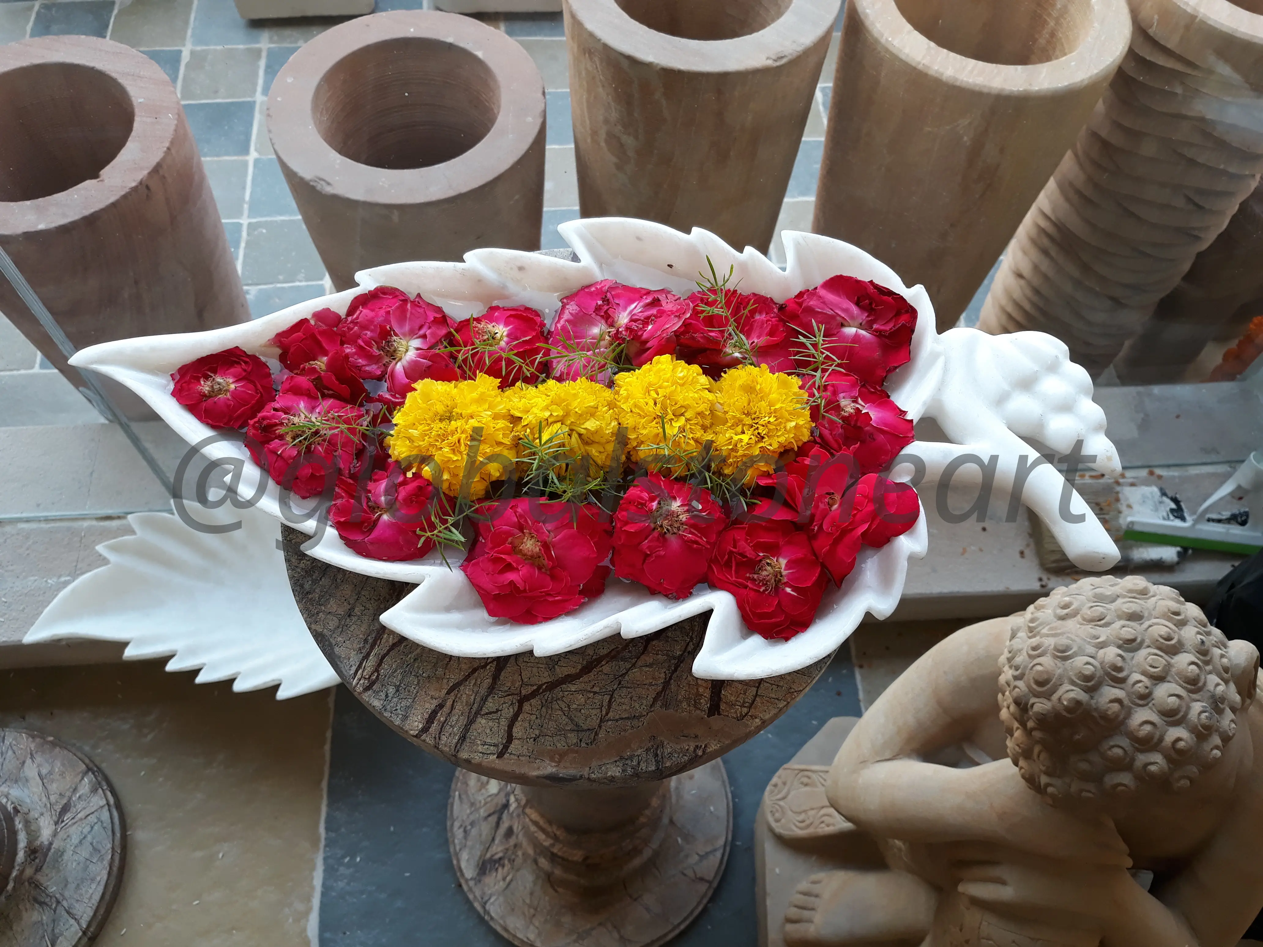 White Marble Leaf-Shaped Serving Urli Tray