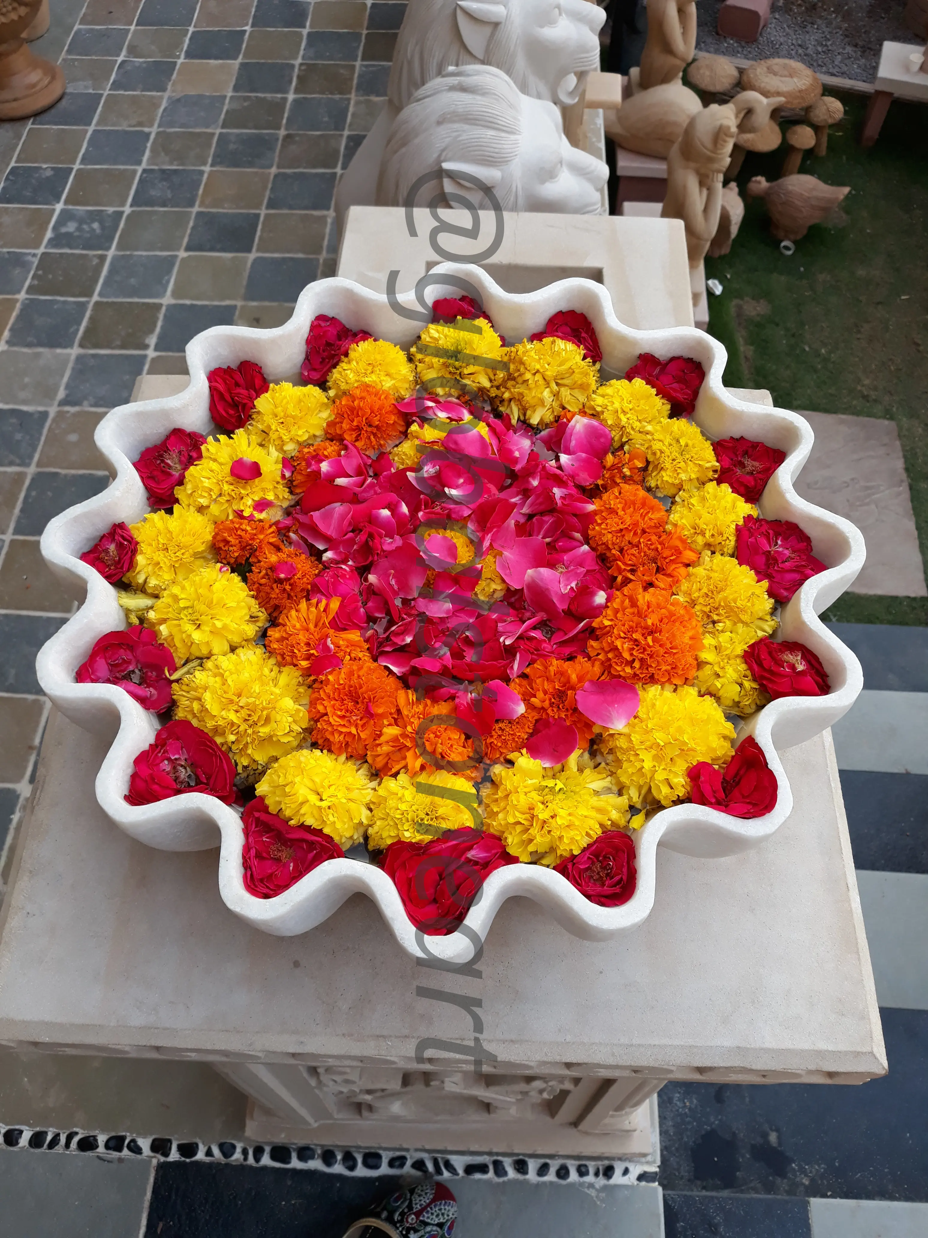 White Marble Fluted Wavy Urli for Floating Flowers