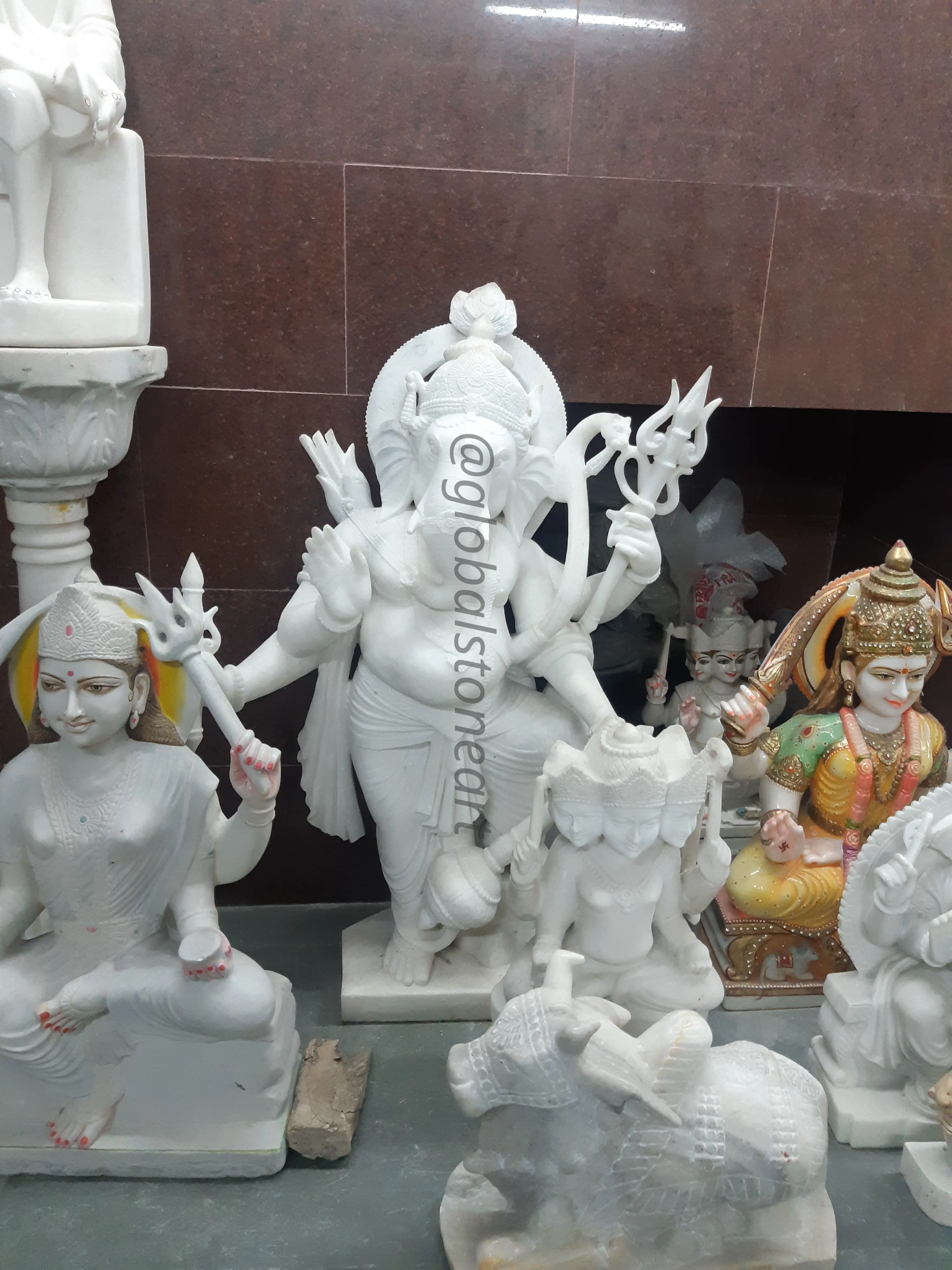White Marble Dancing Ganesha Murti for Temple Entrance