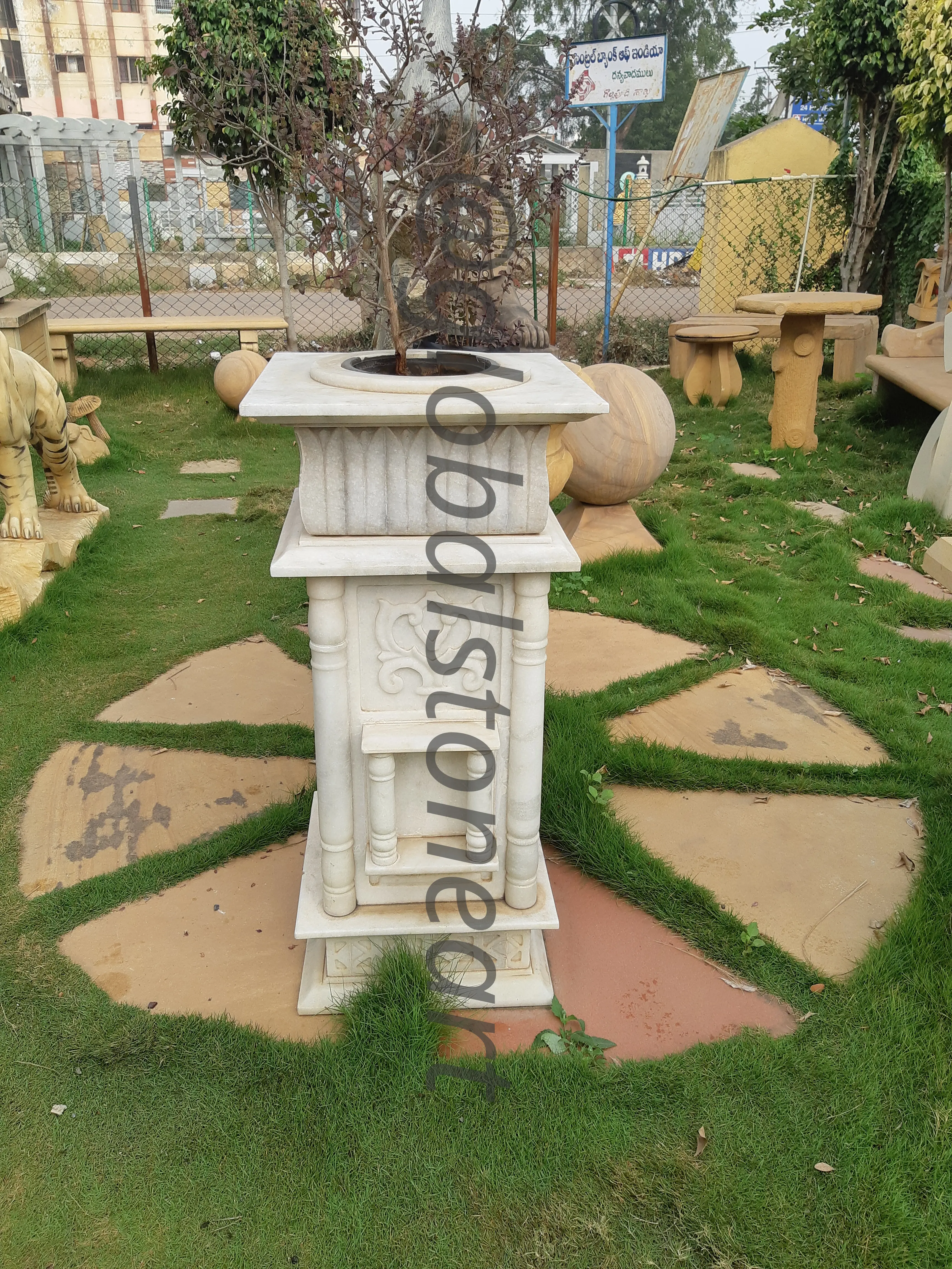 White Marble Tulsi Pota with Fluted Columns for Garden