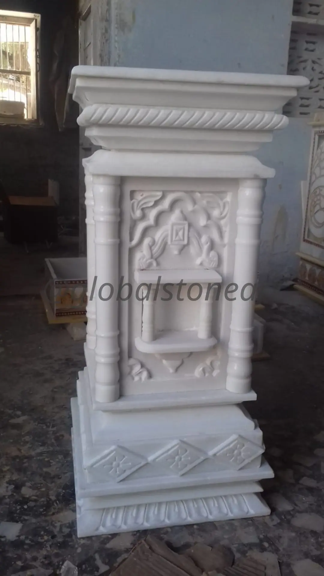White Marble Tulsi Pota with Temple Niche & Fluted Columns