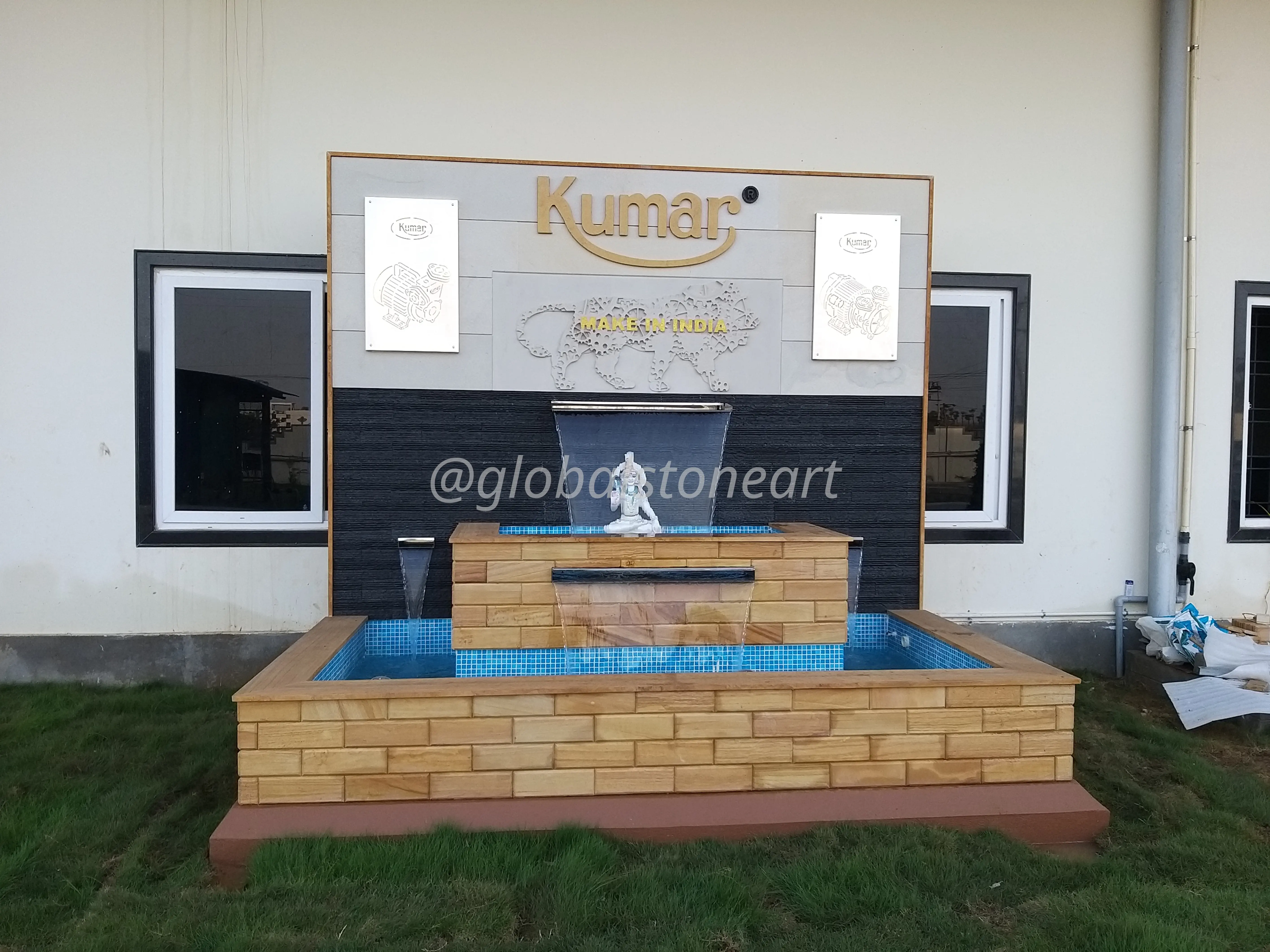 Sandstone Brick Pool Waterfall with Glass Spout for Lawn