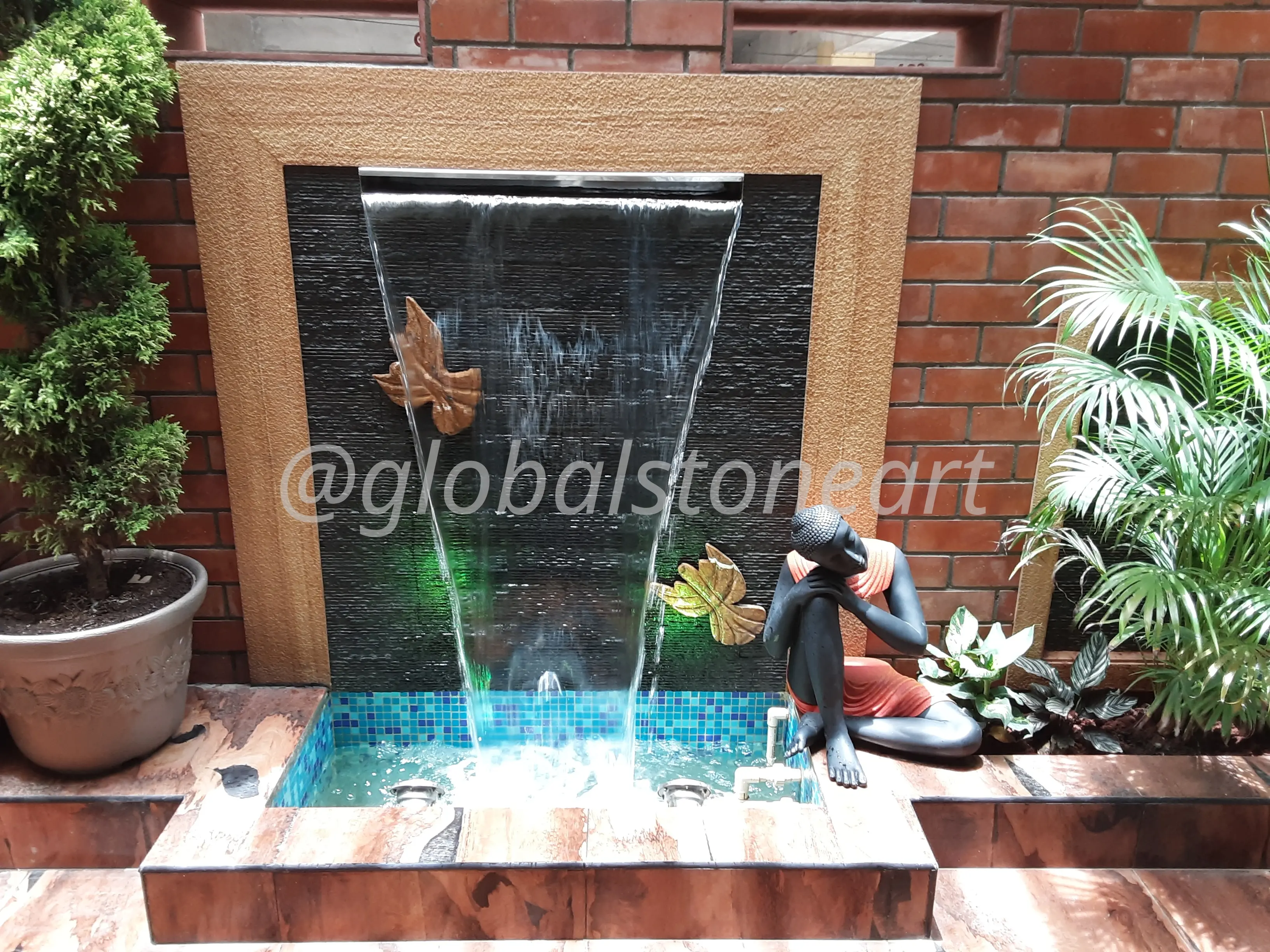 Slate Wall Waterfall with Carved Leaves & Thinker Figure for Garden